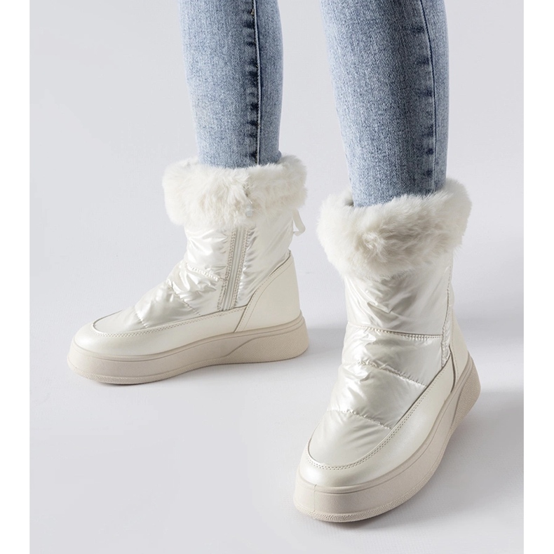 Botas de neve com isolamento branco e pele da Oliver 1