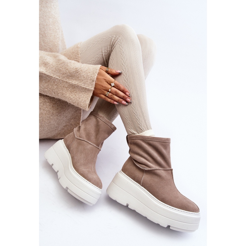 Botins femininos de couro com sola maciça bege Zazoo 3424 2 Botins femininos de couro com sola maciça bege Zazoo 3424 2