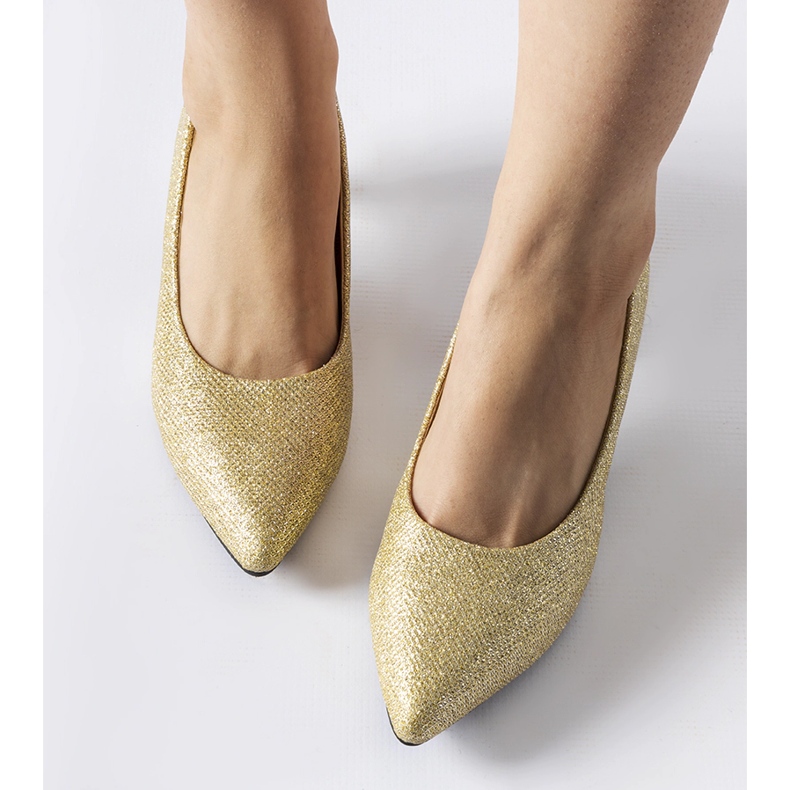 Sapatos baixos de brocado dourado Pescara 1