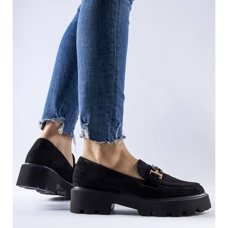 Mocassins pretos decorados com fivela Pisa 1