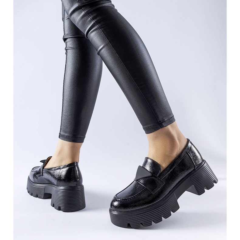 Mocassins Eligio pretos envernizados 1