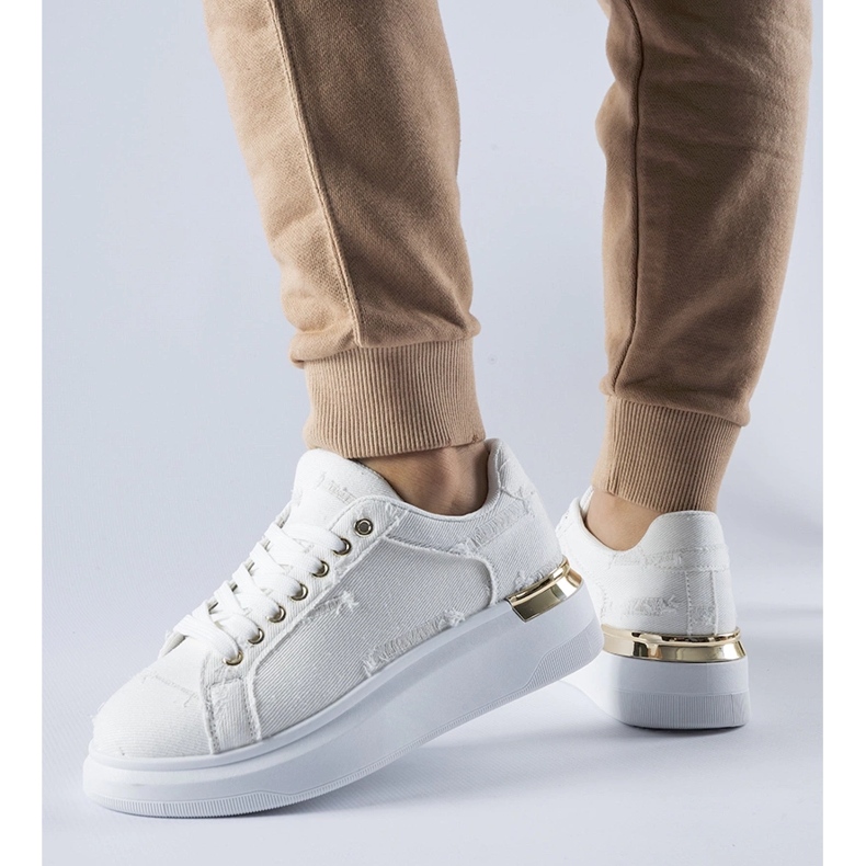 Tênis branco na plataforma Osson 1