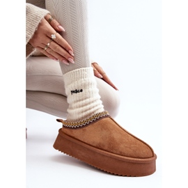 Chinelos com sola grossa em camurça ecológica Camel Sylva marrom 2