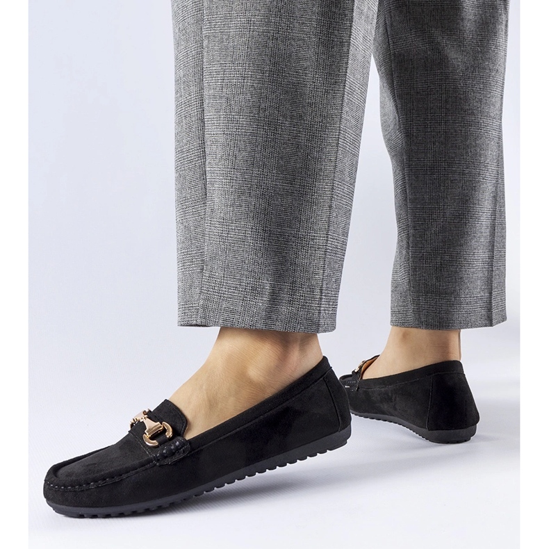 Mocassins pretos decorados com fivela Fernanda 1