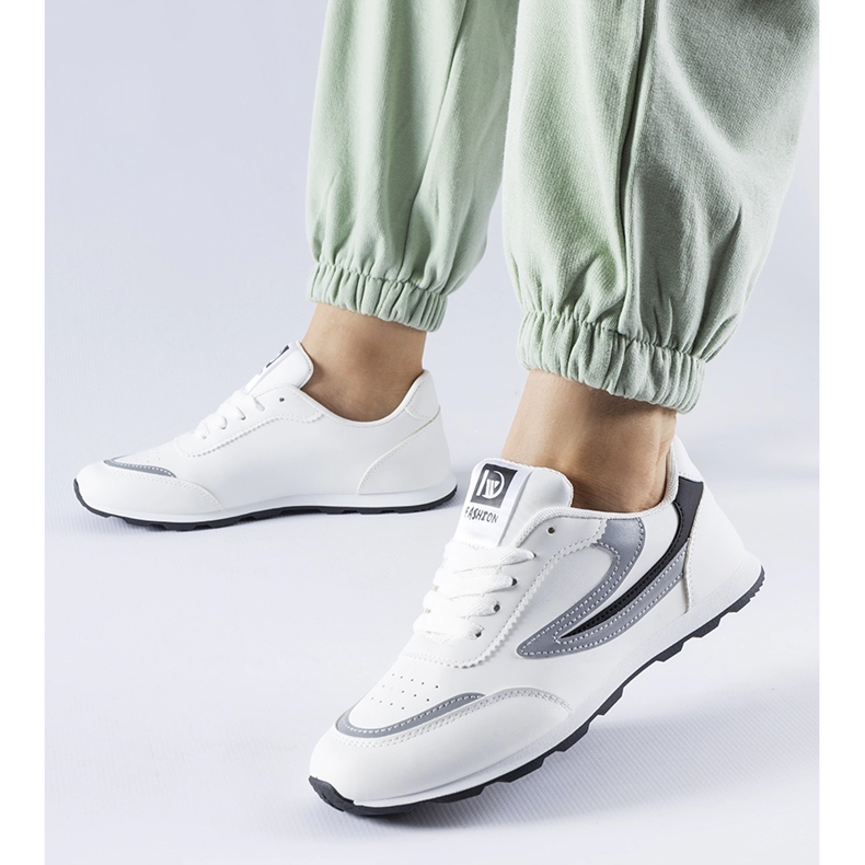 Tênis esportivo branco Cogliandrino 1