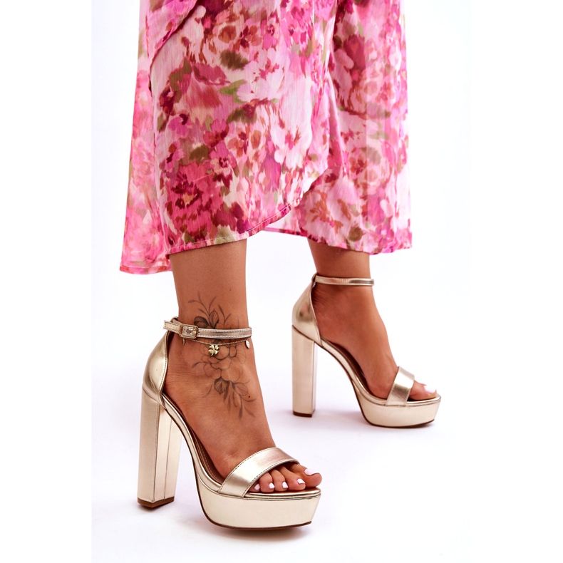 Sweet Shoes Sandálias de couro em barra alta e plataforma Golden Sky Dream dourado 1