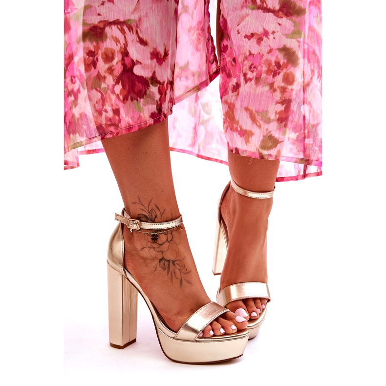 Sweet Shoes Sandálias de couro em barra alta e plataforma Golden Sky Dream dourado 2