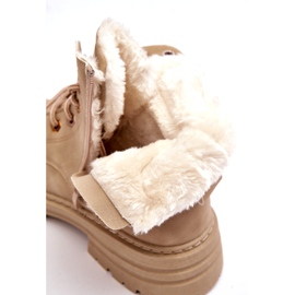 Botas femininas isoladas com pêlo bege 1 Botas femininas isoladas com pêlo bege 1