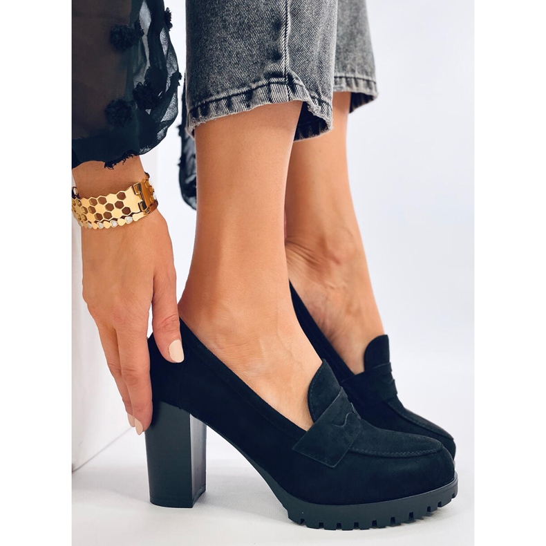 Mocassins de salto alto Vannia pretos 1