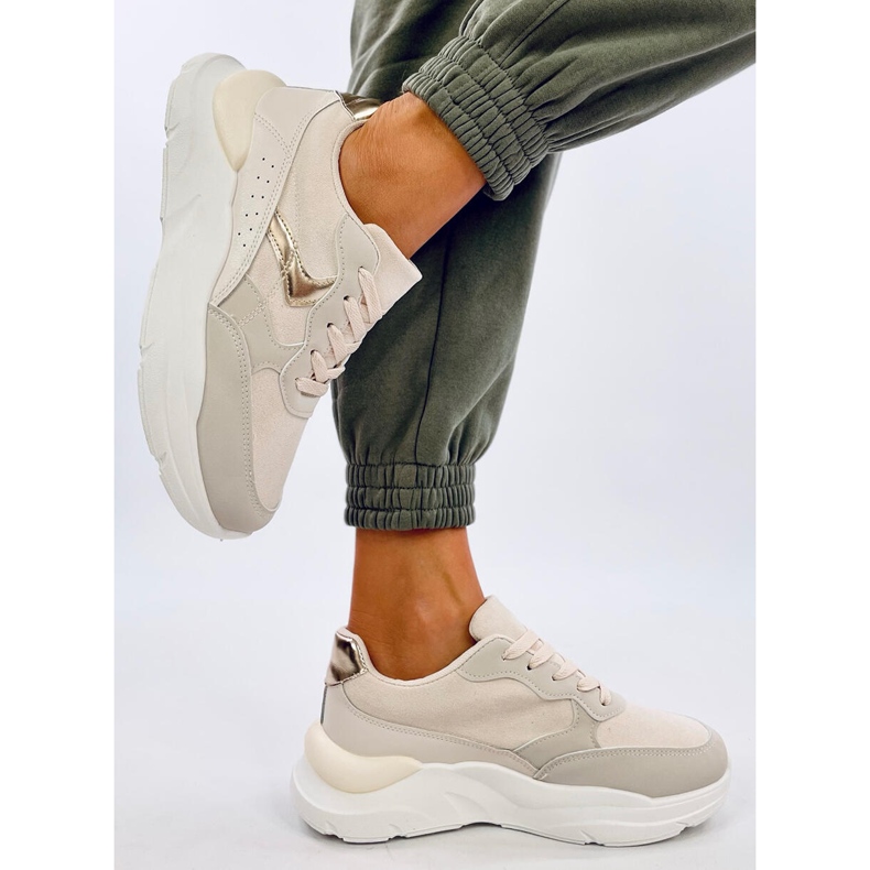 Clervie Tênis de cunha bege 2