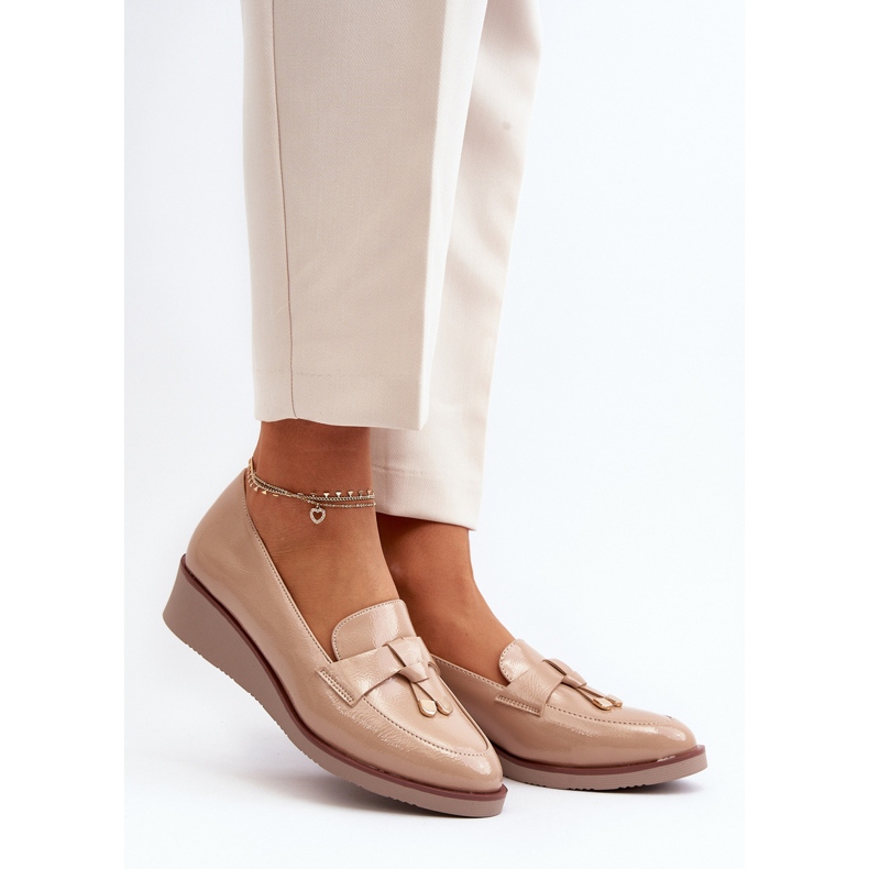 Vinceza Sapatos femininos de cunha de couro envernizado com decoração Miliret bege 2