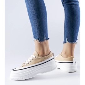 Tênis bege na plataforma Plesio 1