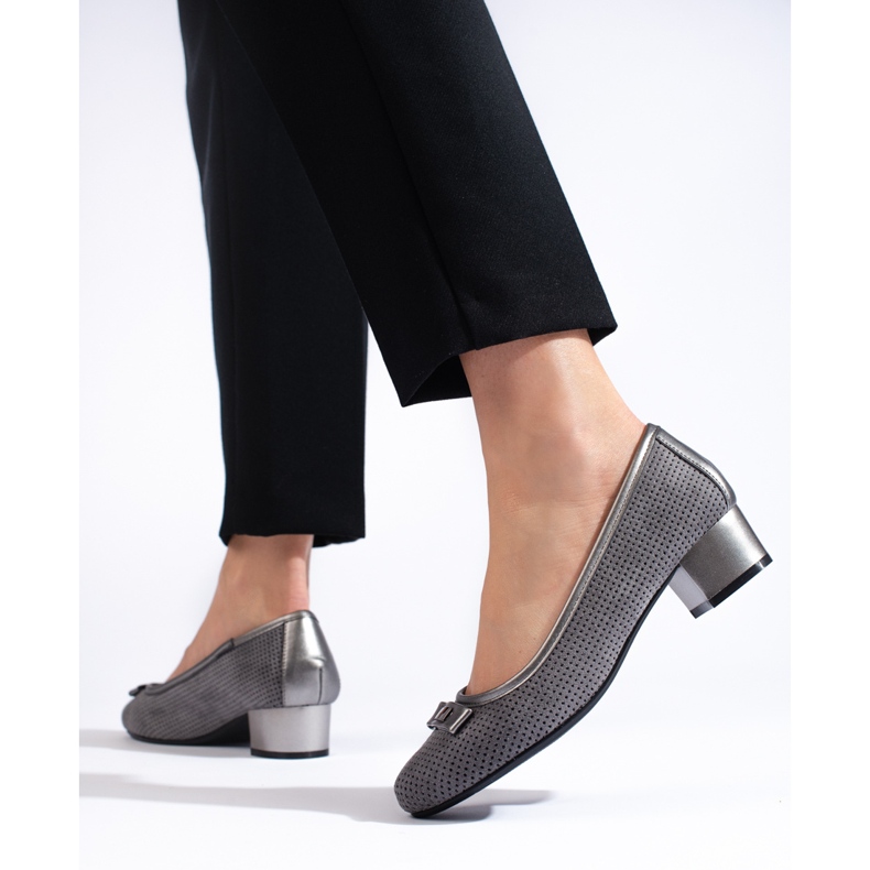 Sapatos de salto baixo com aberturas cinza Daszyński 2
