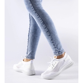 Tênis branco vazado da Pierantonio 1