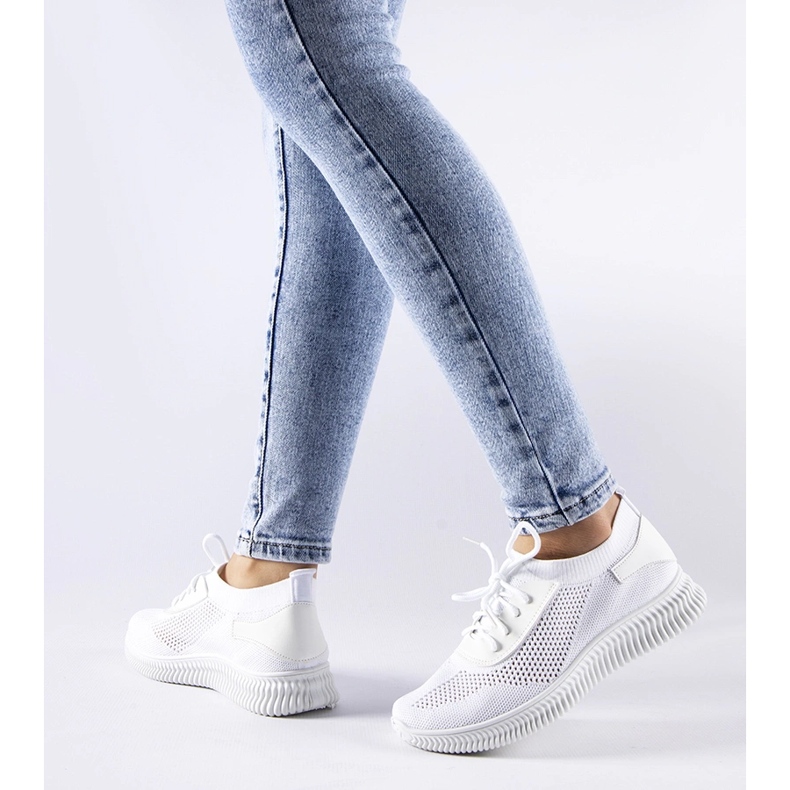 Tênis branco vazado da Pierantonio 1