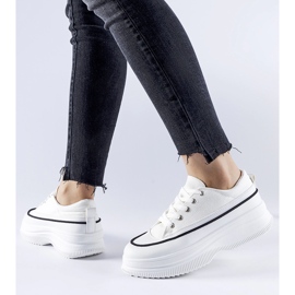 Tênis branco na plataforma Plesio 1