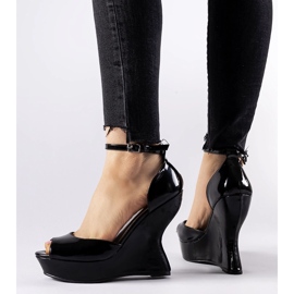 Sandálias de cunha pretas Flangan envernizadas preto 1