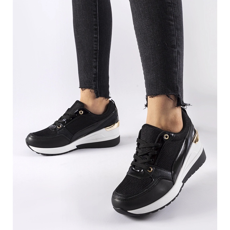 Tênis preto Gauvin com cunha 1