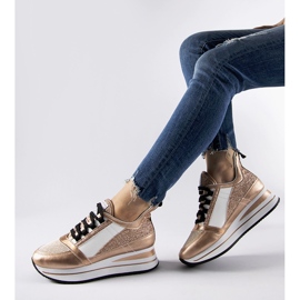 Tênis com glitter dourado na plataforma Marce 1