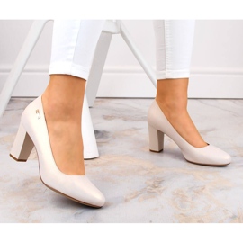 Bomba bege pérola em poste decorativo de Sergio Leone 1