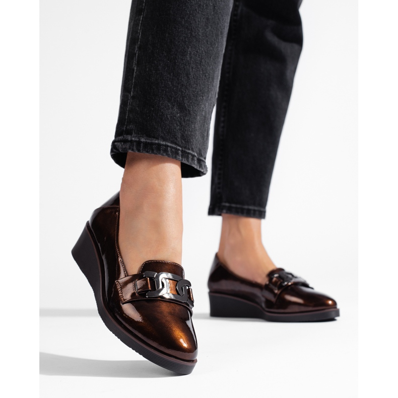 W. Potocki Sapatos de mulher Potocki em pele envernizada com cunha baixa marrom 1