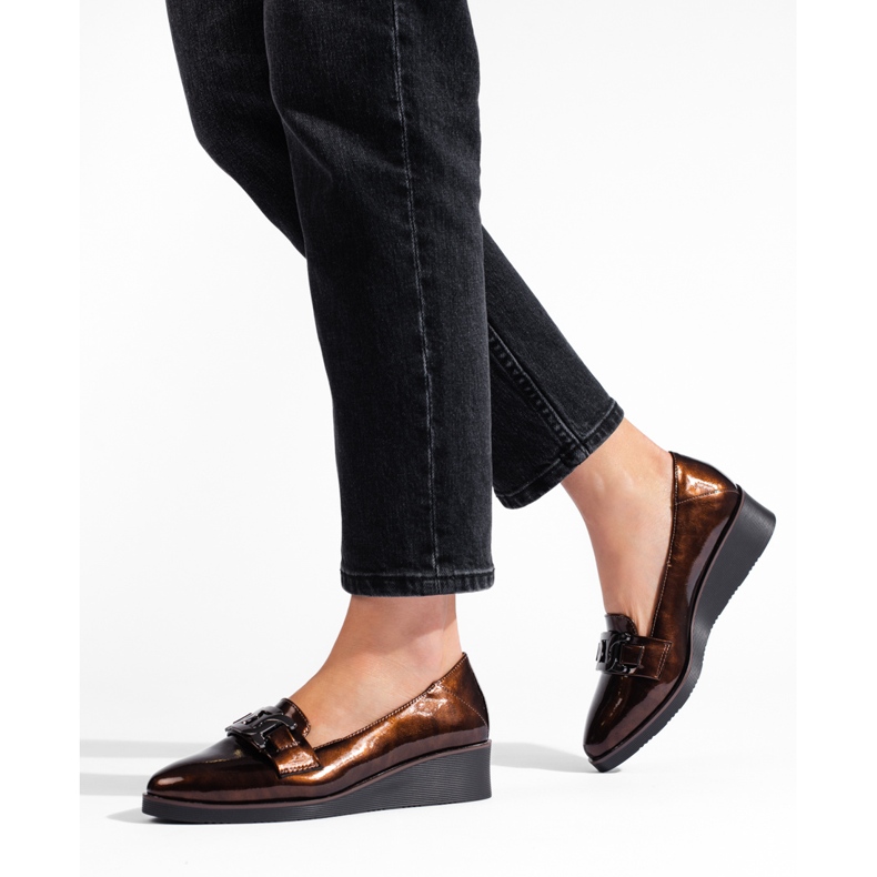 W. Potocki Sapatos de mulher Potocki em pele envernizada com cunha baixa marrom 2