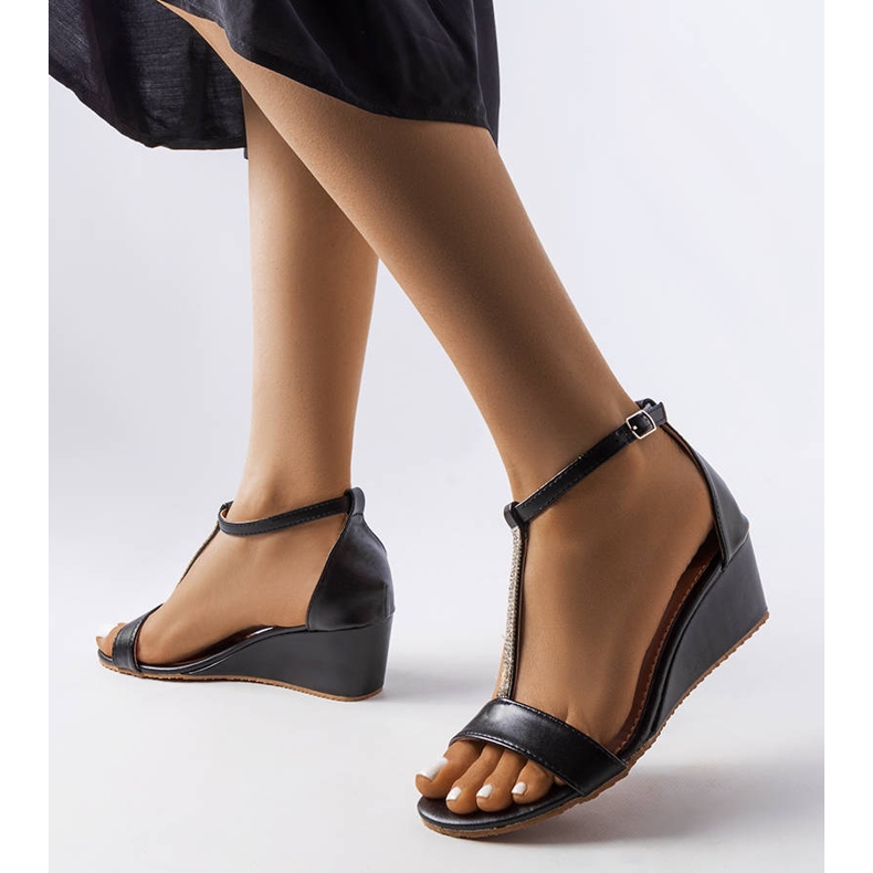 Sandálias pretas de cunha com strass Flusing preto 1