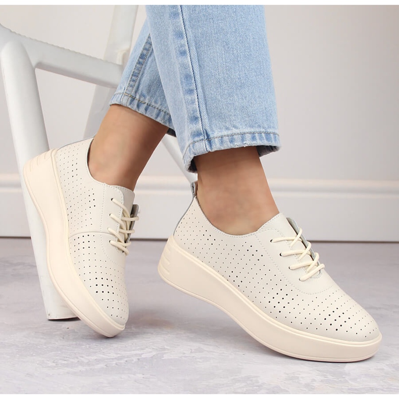 Sapatos femininos de couro com cordões vazados, bege, Sergio Leone SP018 1