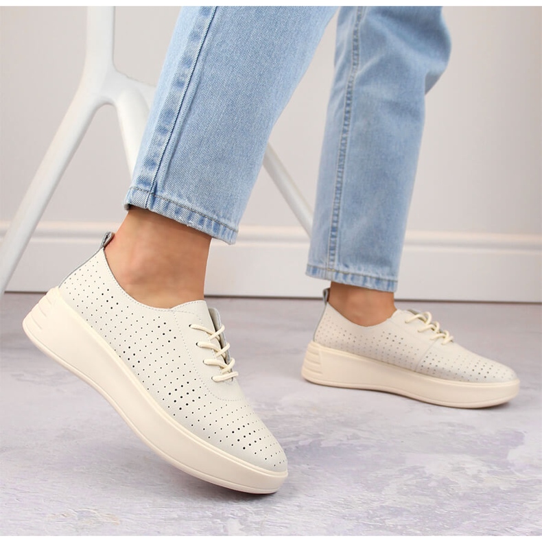 Sapatos femininos de couro com cordões vazados, bege, Sergio Leone SP018 2