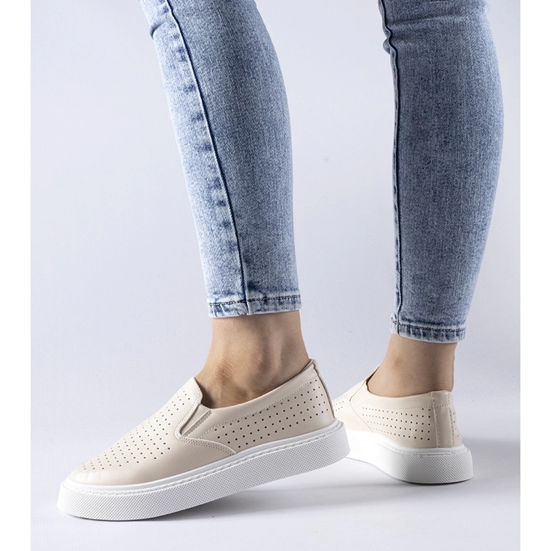 Tênis Fulda bege perfurado 1