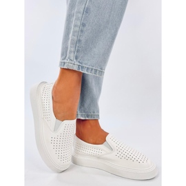 Tênis slip-on branco com aberturas Towns 1