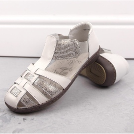 Sandálias femininas fechadas de couro, bege, T.Sokolski 1