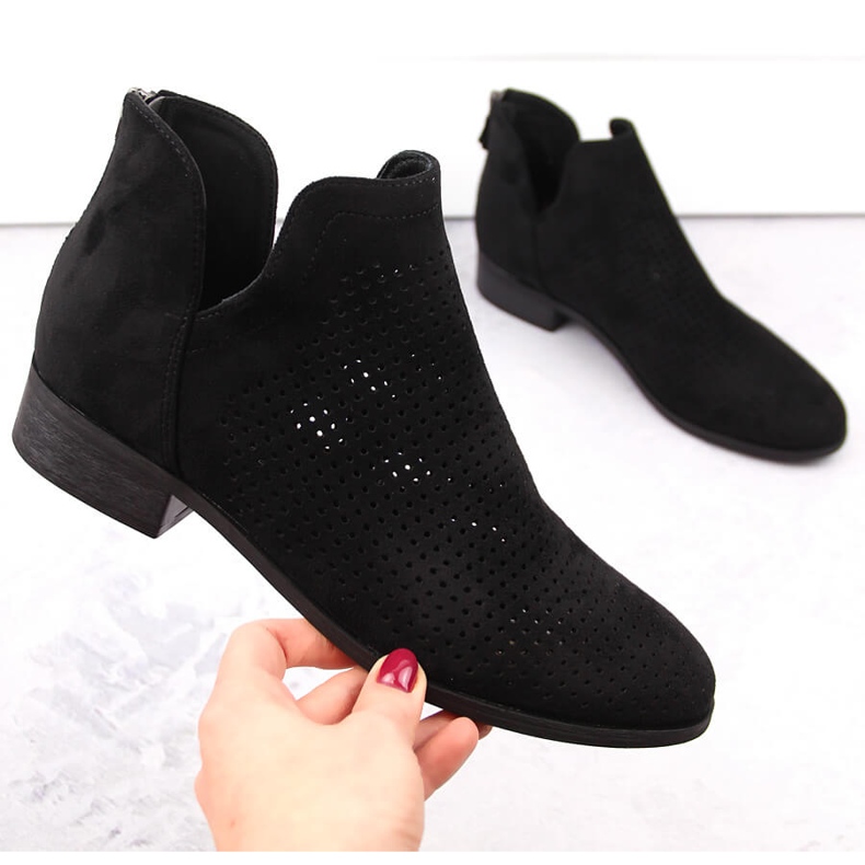 Botas femininas de camurça com salto baixo e aberturas, pretas Potocki SZ12307 preto 1