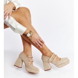 Sapatos bege com salto bloco enorme Cher 1 Sapatos bege com salto bloco enorme Cher 1