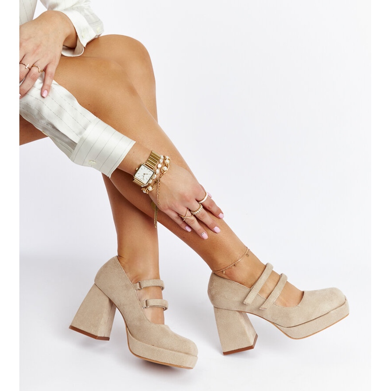 Sapatos bege com salto bloco enorme Cher 1 Sapatos bege com salto bloco enorme Cher 1