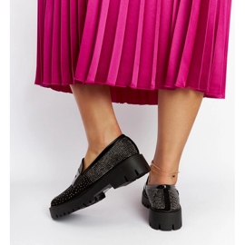 Mocassins pretos decorados com strass Newport 1