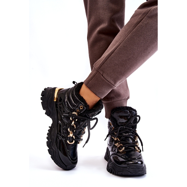 Botas de caminhada de sapatos esportivos isolados femininos com uma corrente dourada preta preto 5