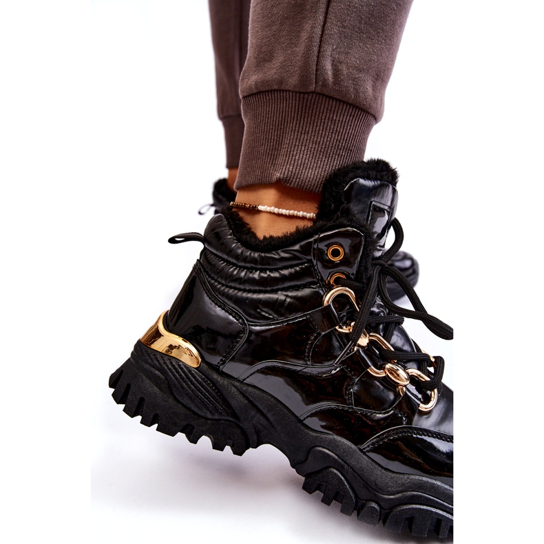 Botas de caminhada de sapatos esportivos isolados femininos com uma corrente dourada preta preto 7