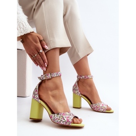 Sandálias de salto alto floridas amarelas Vitamella amarelo 1