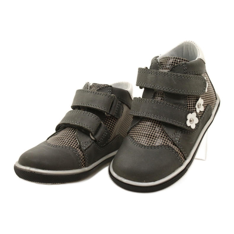 Sapatos de couro feminino com flores brancas 91904 Bartek cinza 3