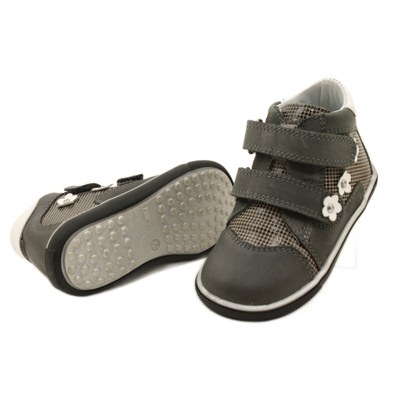 Sapatos de couro feminino com flores brancas 91904 Bartek cinza 5