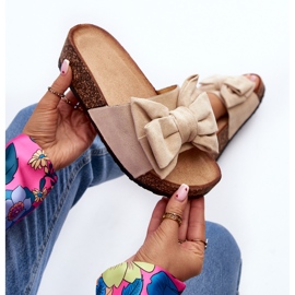 Chinelos Femininos em Plataforma de Cortiça com Laço Bege Tarena 1 Chinelos Femininos em Plataforma de Cortiça com Laço Bege Tarena 1