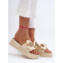 Chinelos femininos bege com laço e ursinho de pelúcia Katerina 2