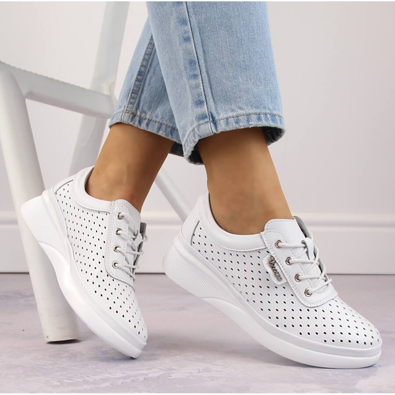 Cunhas esportivas de couro feminino com aberturas, branco Vinceza 7890 1