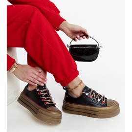 Tênis preto na plataforma GOE NN2N4053 1