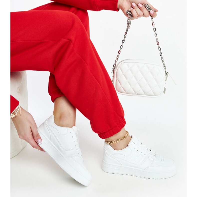 Tênis branco na plataforma Mentha 1