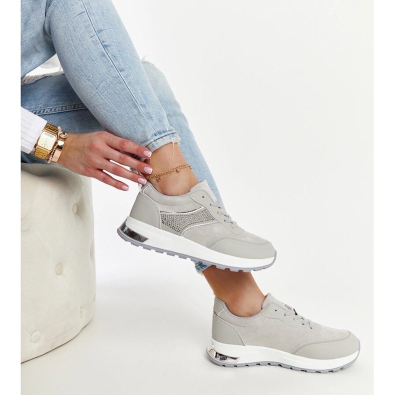 Tênis cinza na plataforma Lubna 1