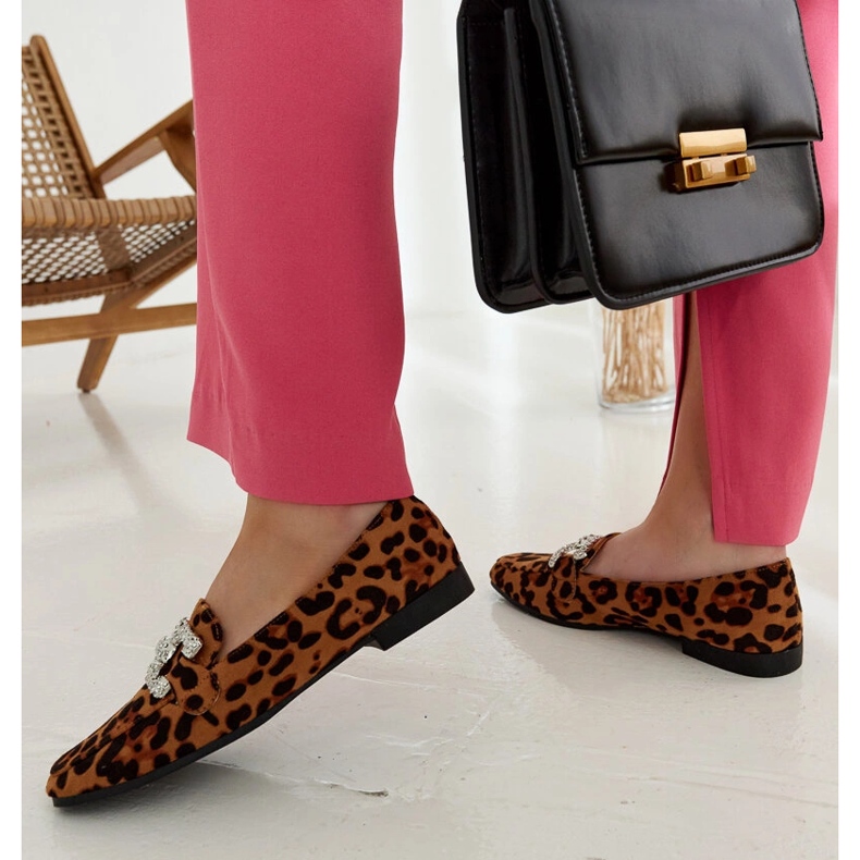 Mocassins leopardo decorados com zircões Sanny castanho 1