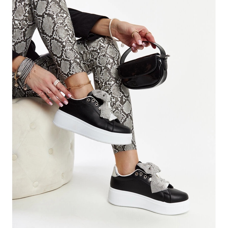 Tênis preto em plataforma alta Rensje 1