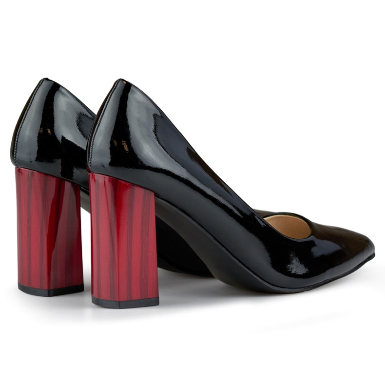 Sapatos pretos envernizados com salto alto vermelho 1 Sapatos pretos envernizados com salto alto vermelho 1